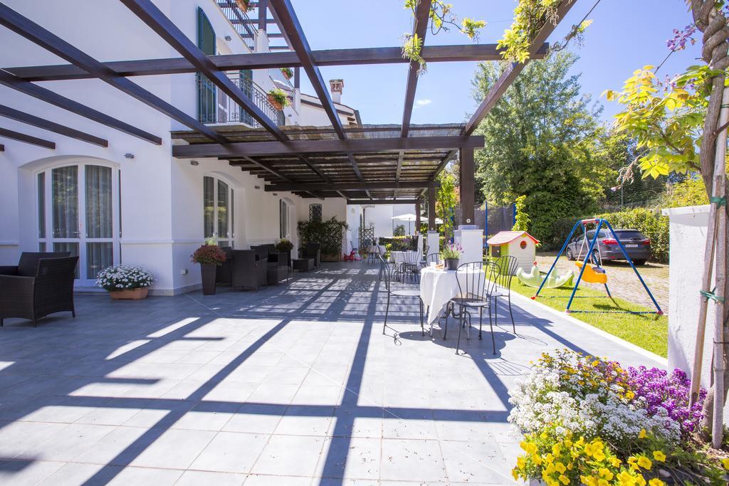 Residence Casa Bianca Marina di Massa Exterior foto